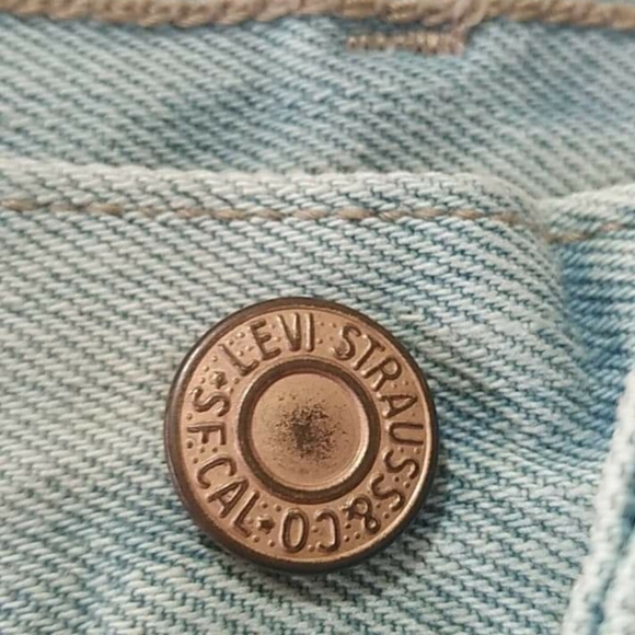 Levis women's denim short. - Picture 5 of 8